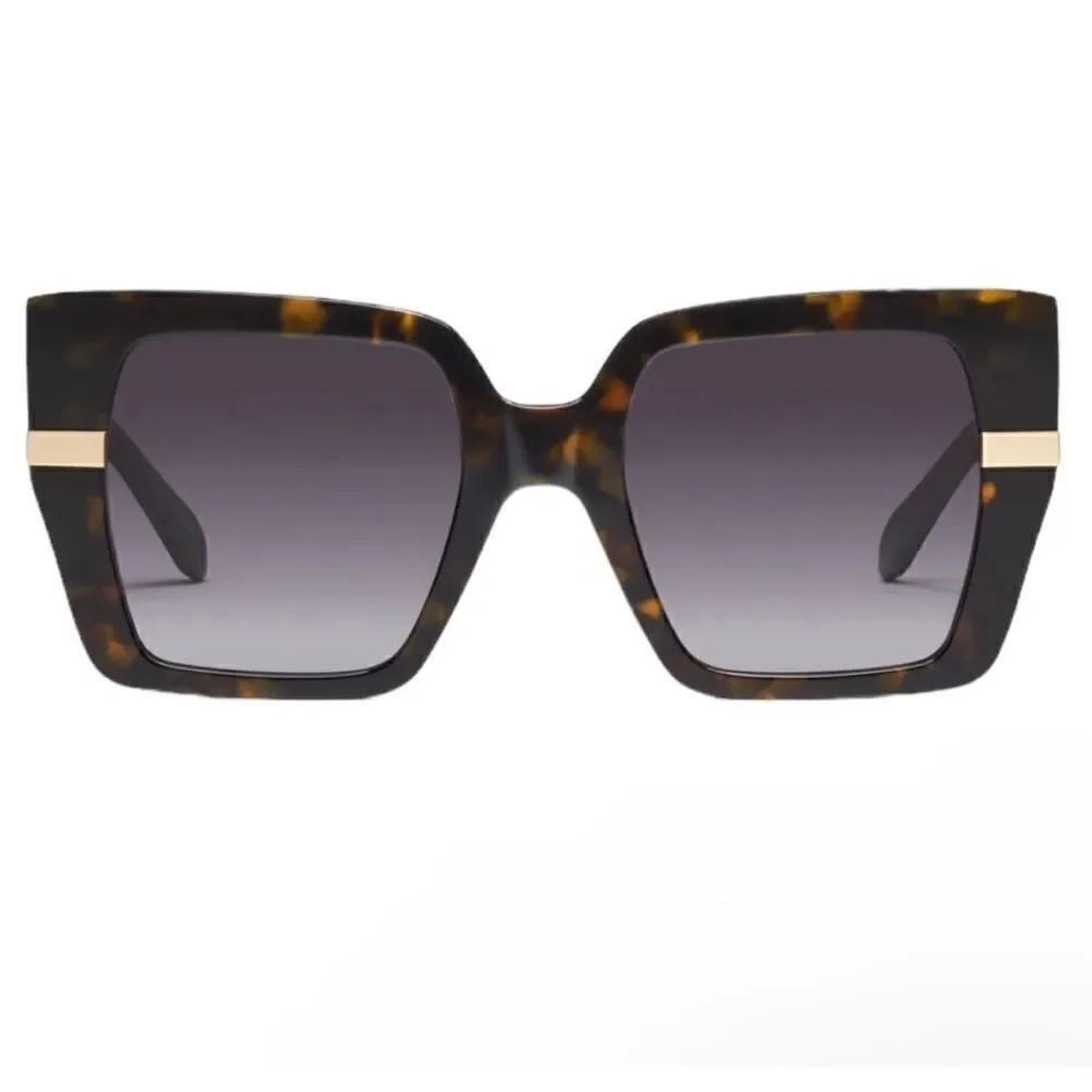 NWT Quay notorious Neutral Tort Frame / Smoke Lens Brand New in Case
